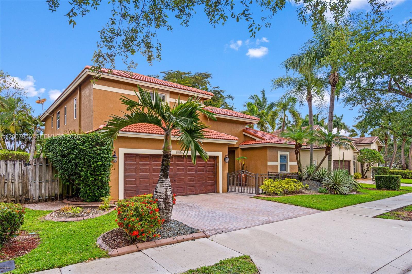 SAPPHIRE POINTE - DIAMOND - Residential