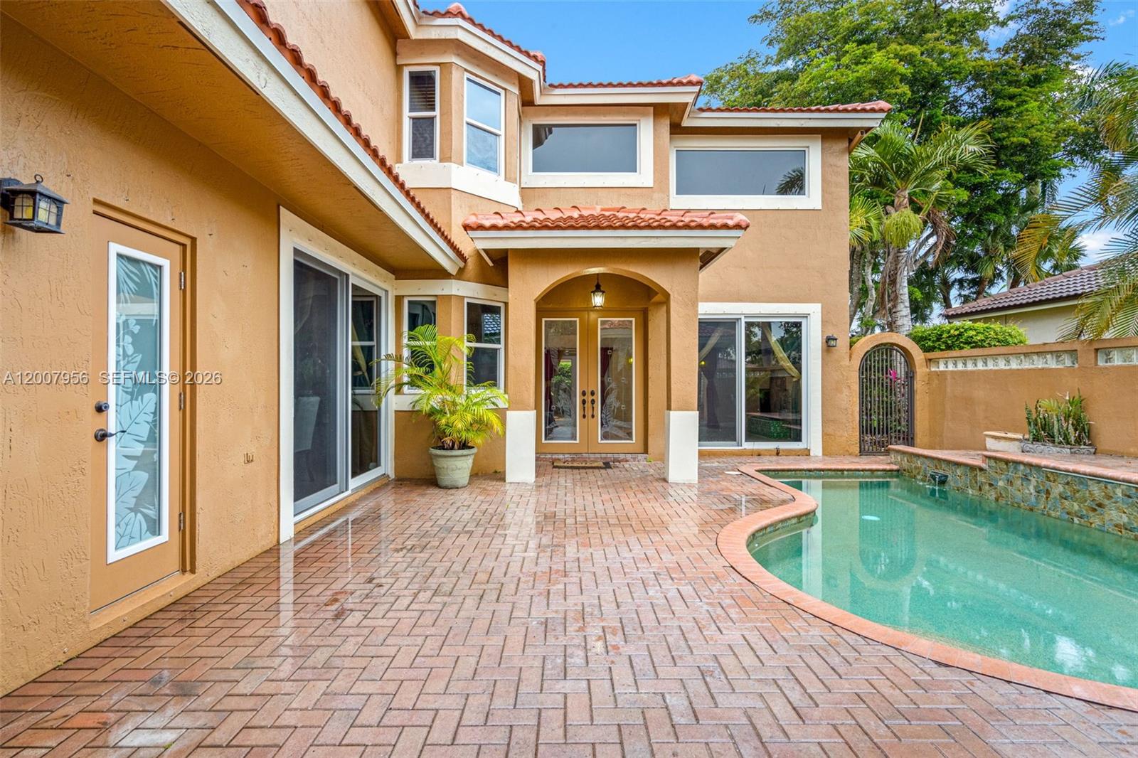 SAPPHIRE POINTE - DIAMOND - Residential