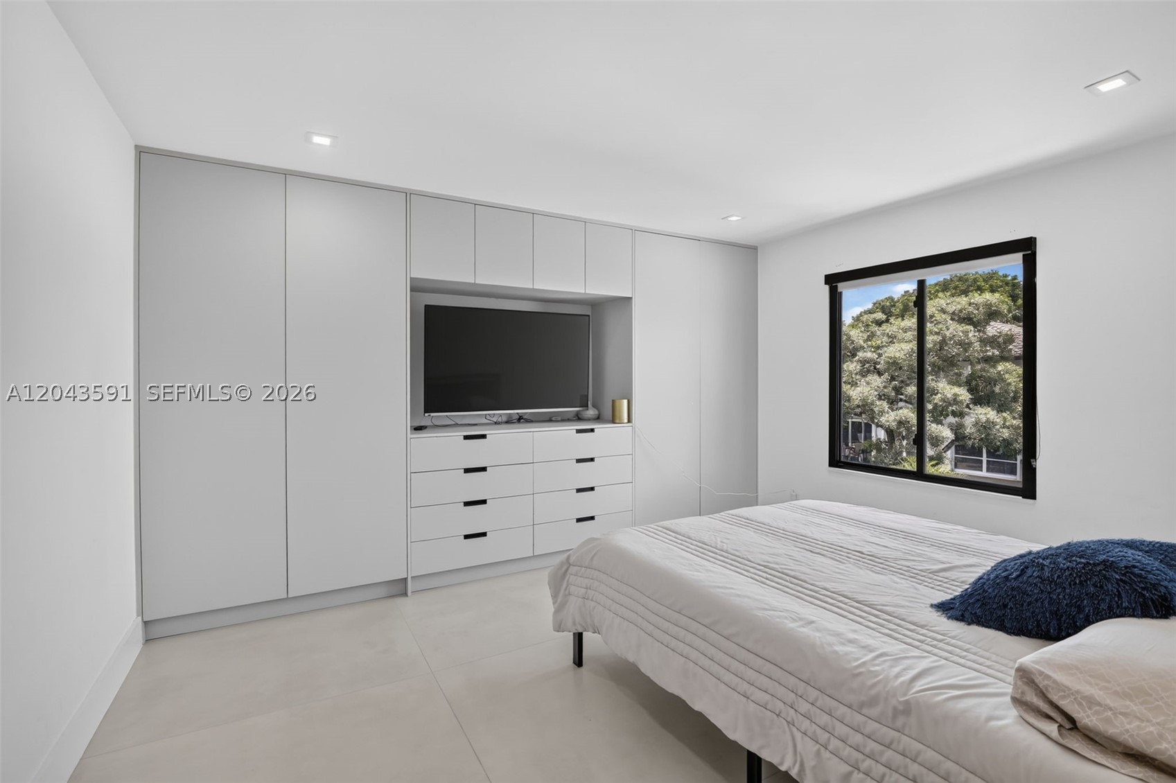 EMBASSY LAKES PHASE II - Residential