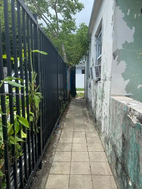 NORTH LIBERTY CITY - Residential Income
