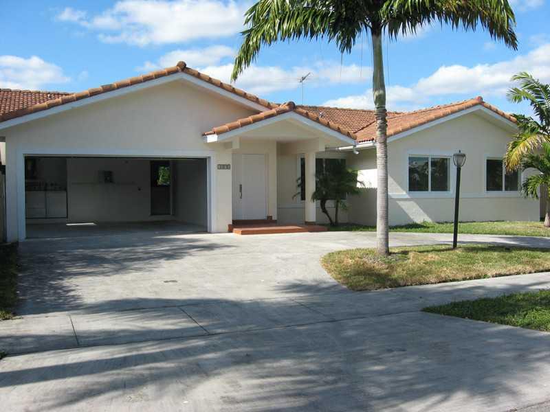 TOTALLY UPGRADED, 4 X 2 X 1 LARGE, ONE-STORE AND BRIGHT HOME. GRANITE KITCHEN, NEW APPLIANCES, NEW A/C, HURRICANE PROOF WINDOWS AND DOORS, WOOD AND TILES FLOOR, MARBLE BATHROOMS W/ JACUZZI IN THE MASTER, TWO CARS GARAGE W/AUTOMATE REMOTE CONTROL DOOR. HUG E FLORIDA ROOM, LIVING AND FORMAL DINNING. 7,500 SQF LOT IN A CALM AND SECURE NEIGHBORWOOD.