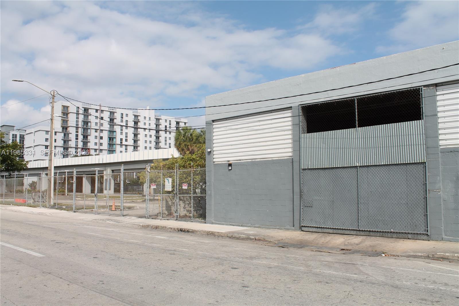 MIAMI NORTH - Land