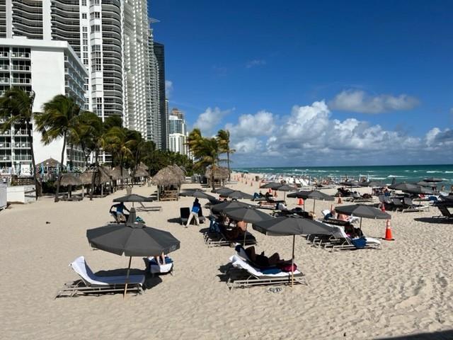 LA PERLA CONDO - Residential Lease