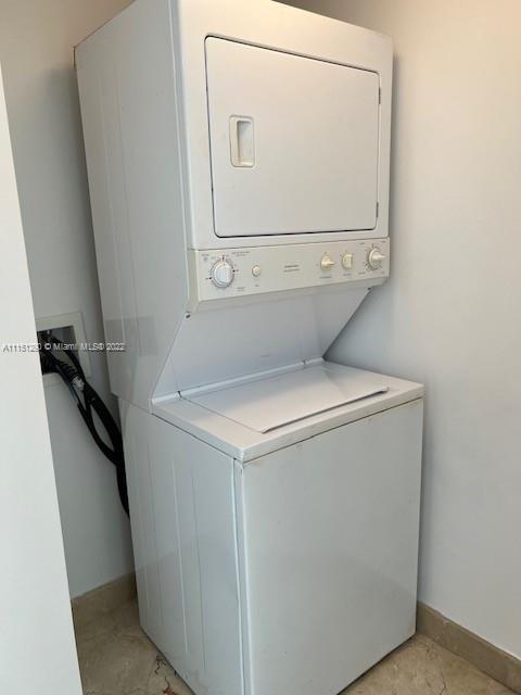 LA PERLA CONDO - Residential Lease