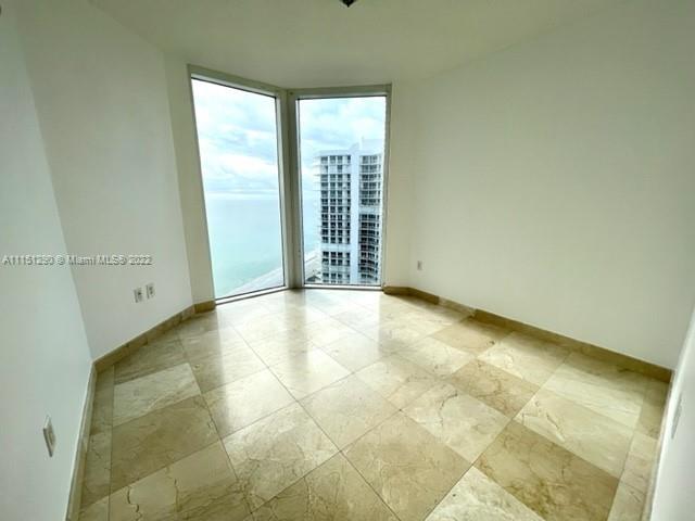 LA PERLA CONDO - Residential Lease