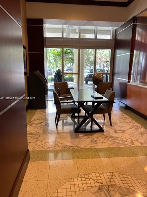 LA PERLA CONDO - Residential Lease