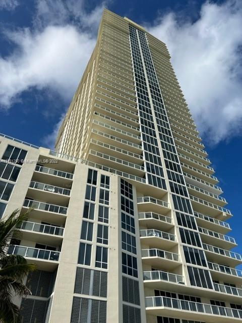 LA PERLA CONDO - Residential Lease