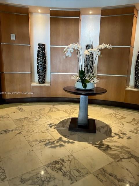 LA PERLA CONDO - Residential Lease