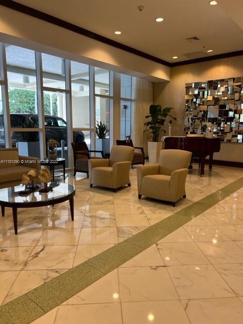 LA PERLA CONDO - Residential Lease