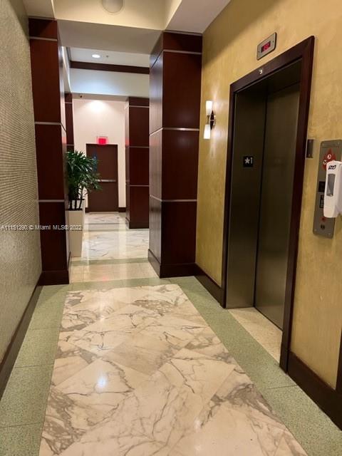 LA PERLA CONDO - Residential Lease