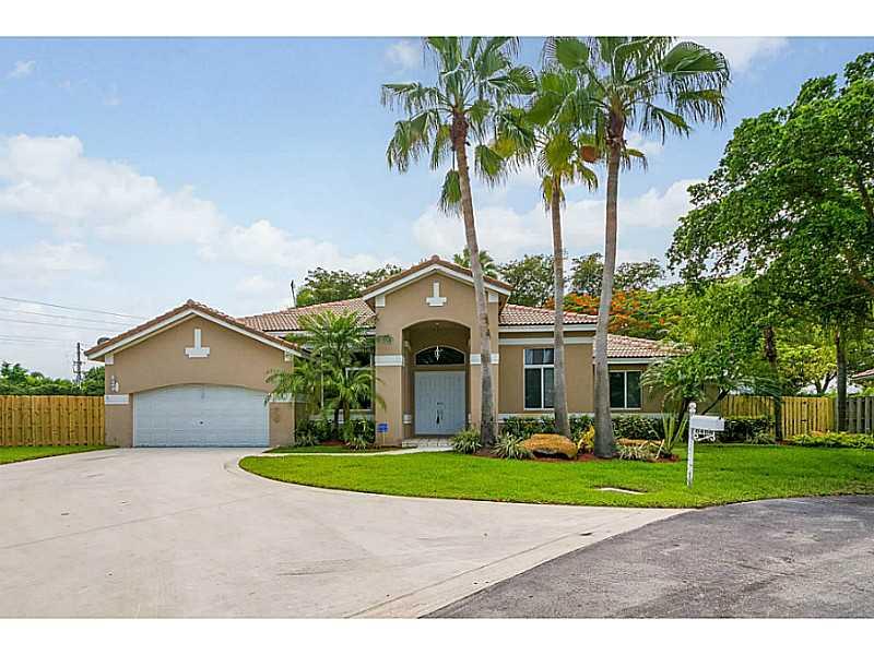 Tuscany Estates, lovely gated community in Palmetto Bay .  Light, bright, and open family home on a cul-de-sac with access to a wide greenbelt and canal.  Volume ceilings, formal living & din. rms. with large open family room.  Lawn maintenance and waste  included in the rent.  PET FRIENDLY.