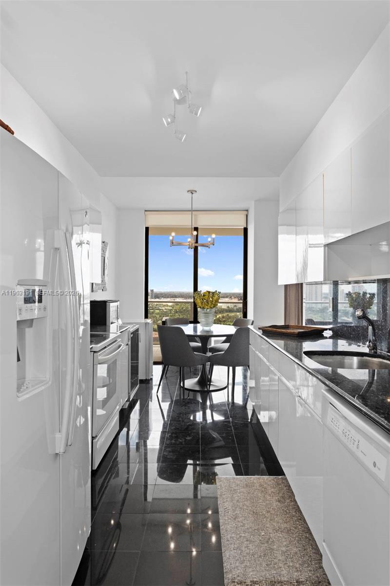 MARINA TOWER CONDO - Residential