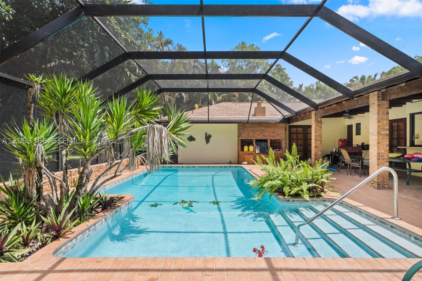 Exceptional opportunity to build in the highly sought-after Baptist area. This beautiful homesite features lush landscaping with an ideal building envelope free of large obstructing trees, offering a seamless path to future development. Whether you’re building your dream home or a luxury spec residence, this prime lot provides endless possibilities in a neighborhood surrounded by beautiful homes and new construction. 
A Beautiful Miami Home! Make it Rein!