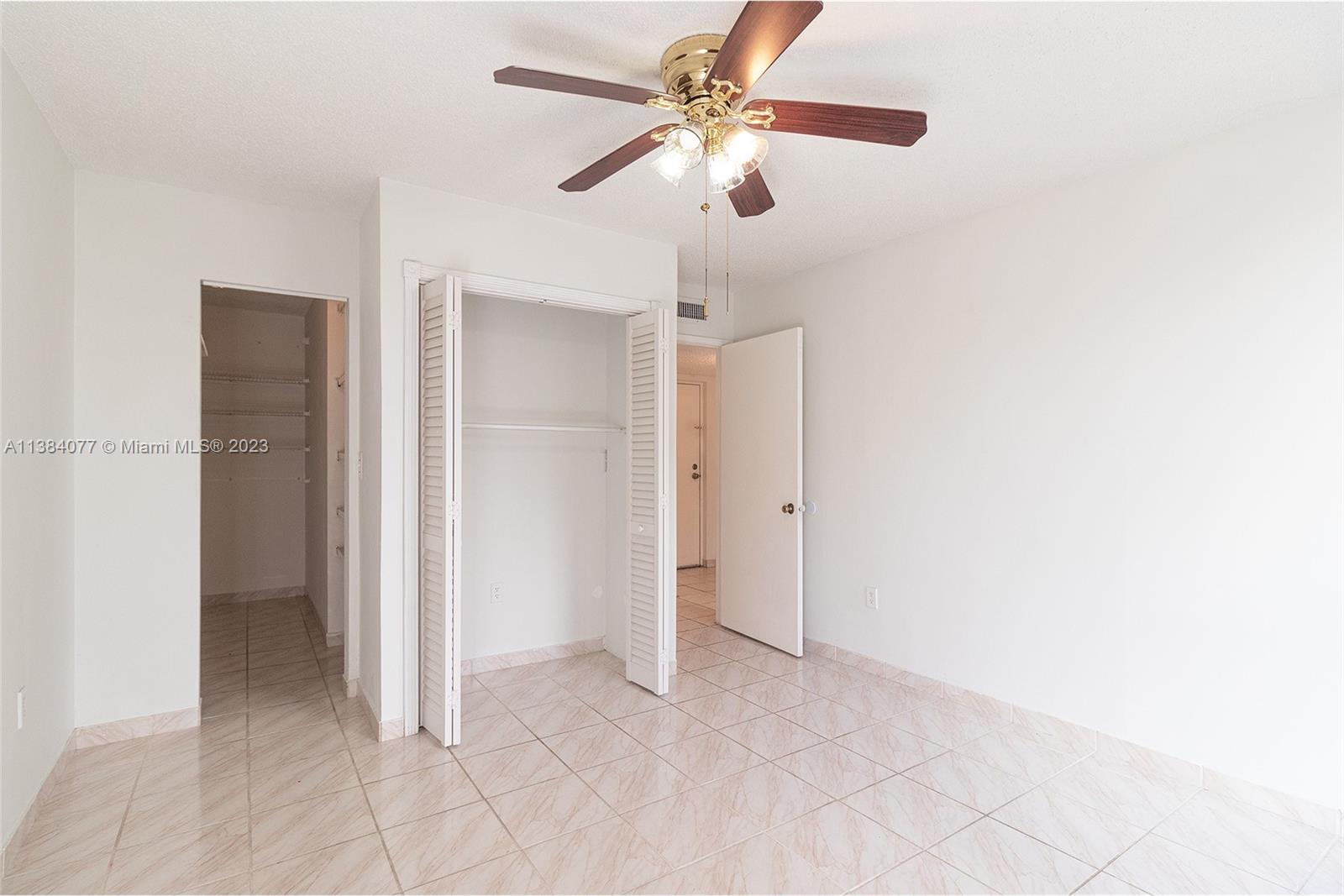 LAS BRISAS@ COUNTRY CLUB - Residential Lease