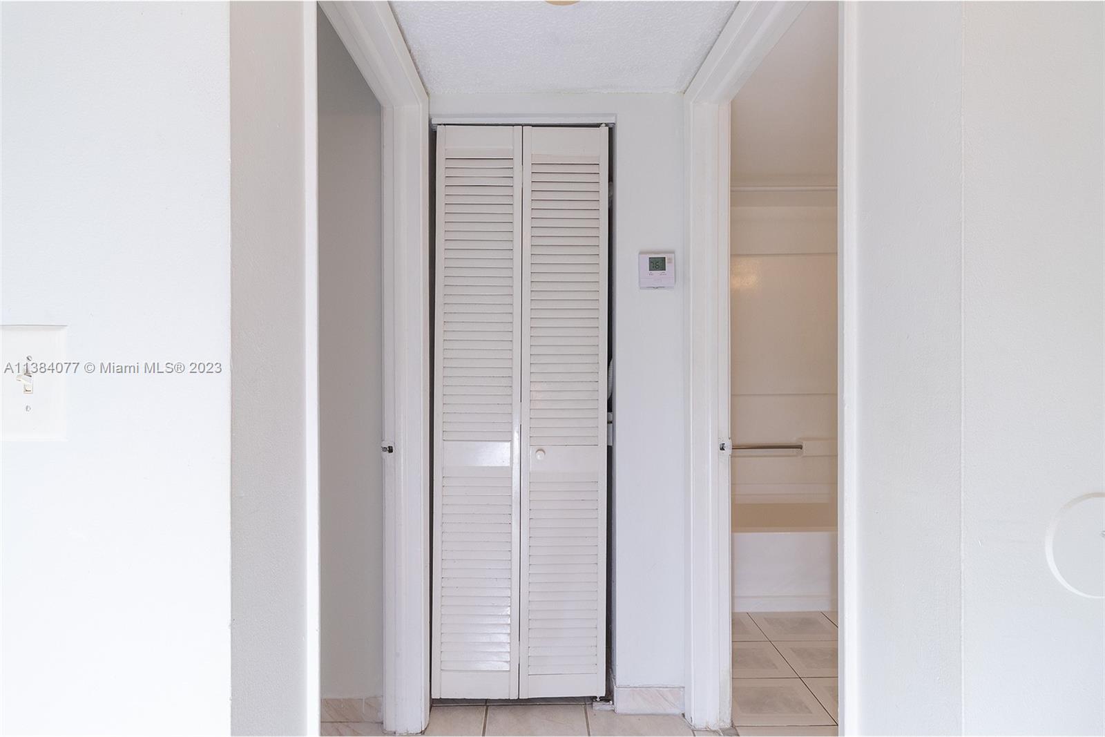 LAS BRISAS@ COUNTRY CLUB - Residential Lease