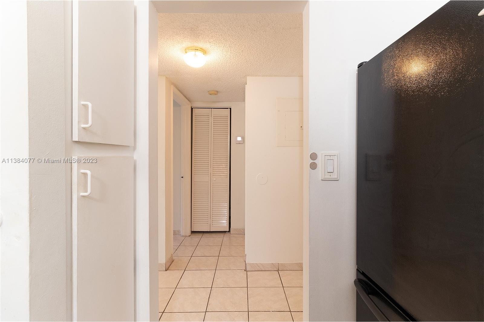 LAS BRISAS@ COUNTRY CLUB - Residential Lease