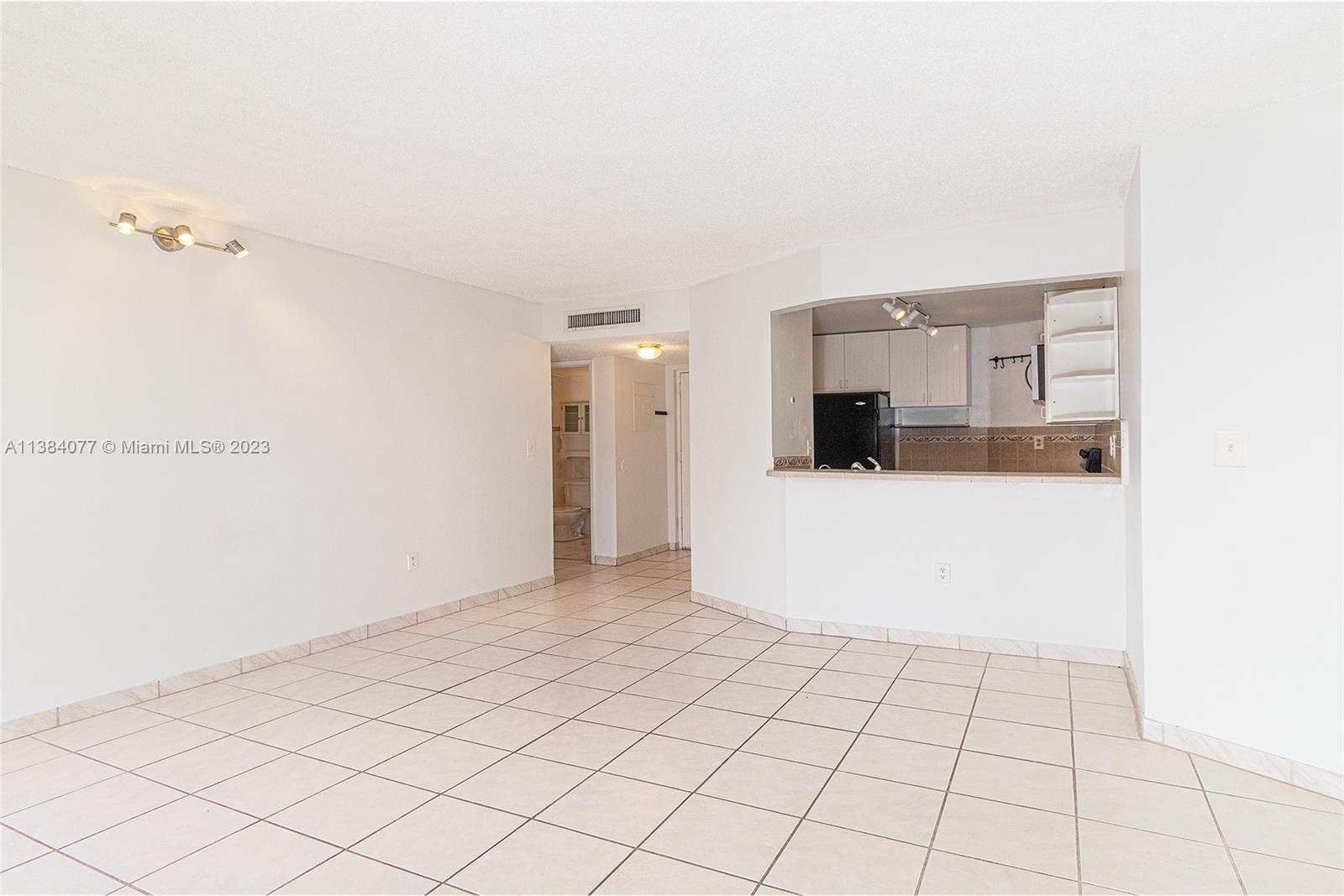 LAS BRISAS@ COUNTRY CLUB - Residential Lease