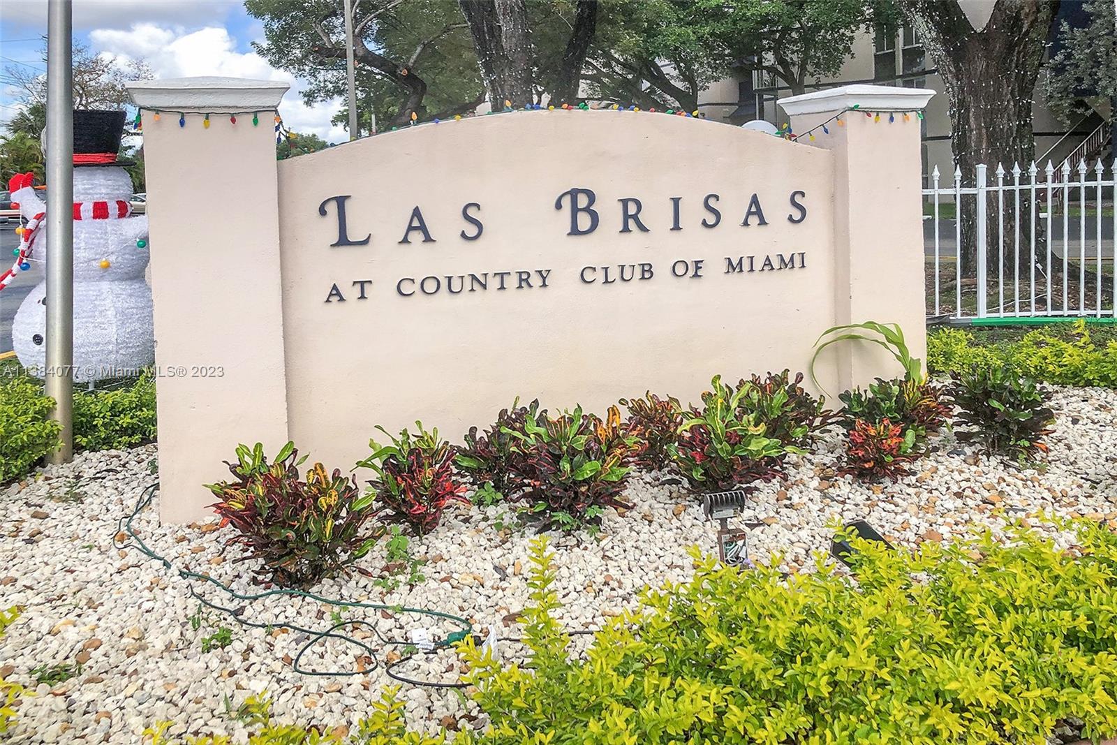 LAS BRISAS@ COUNTRY CLUB - Residential Lease