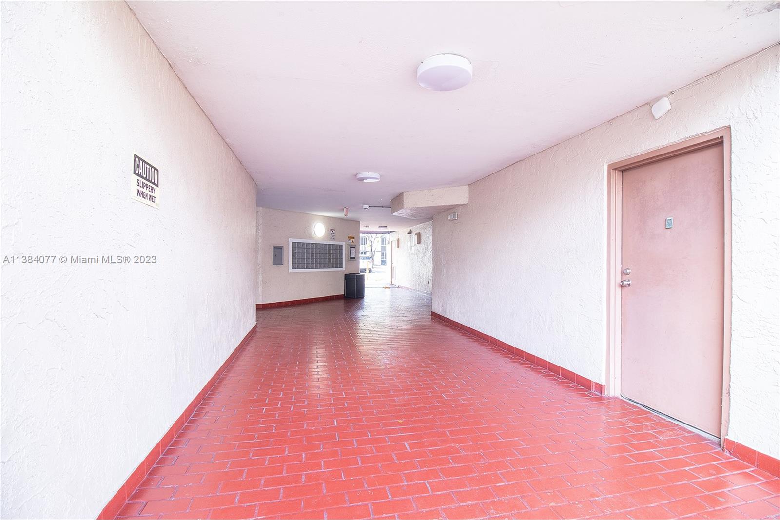 LAS BRISAS@ COUNTRY CLUB - Residential Lease