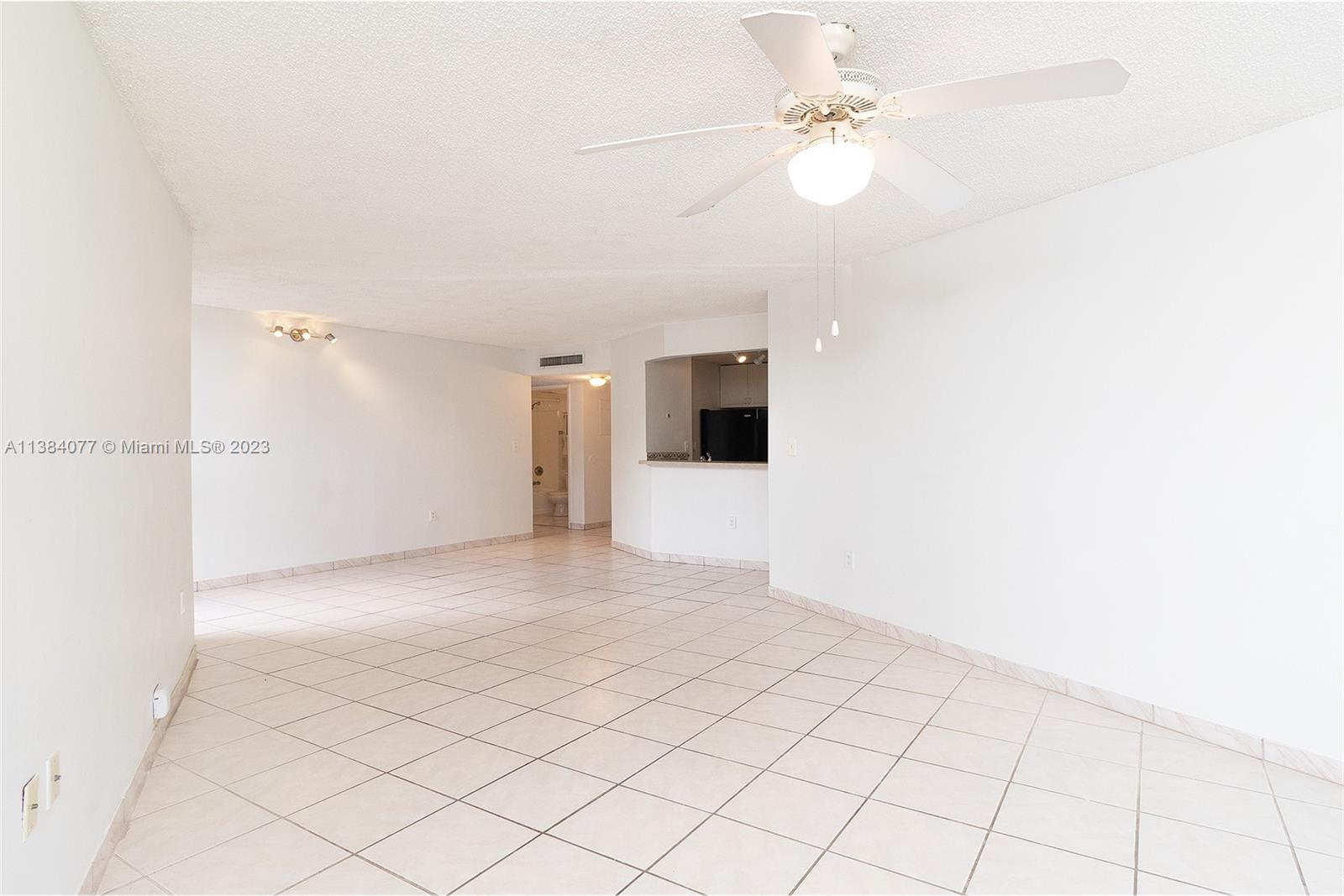 LAS BRISAS@ COUNTRY CLUB - Residential Lease