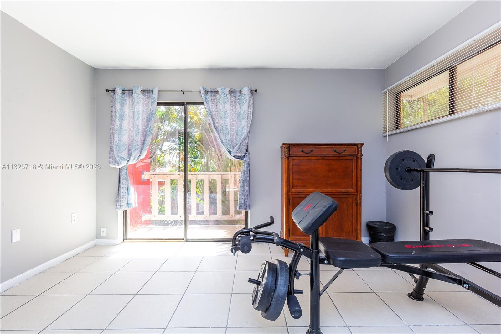 SOUTH BAY ESTATES - Residential Income