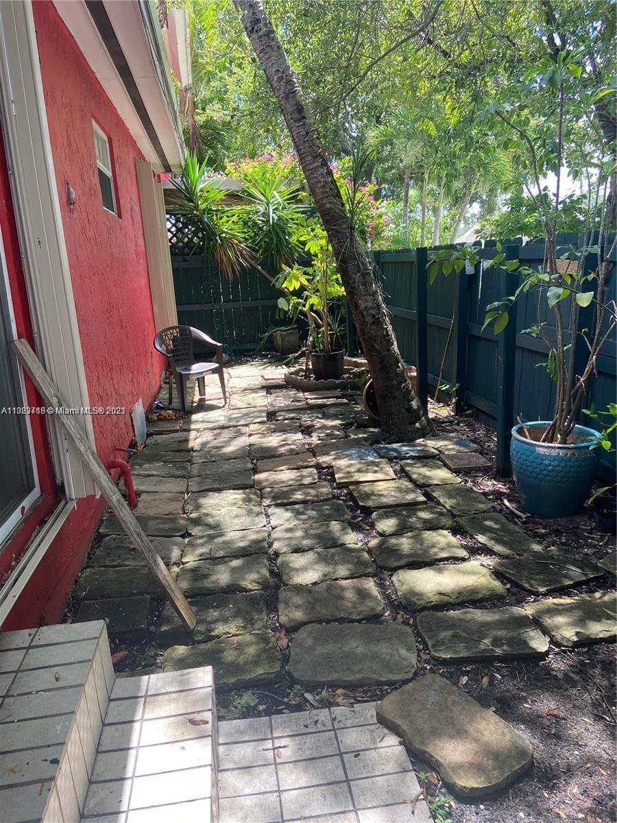 SOUTH BAY ESTATES - Residential Income