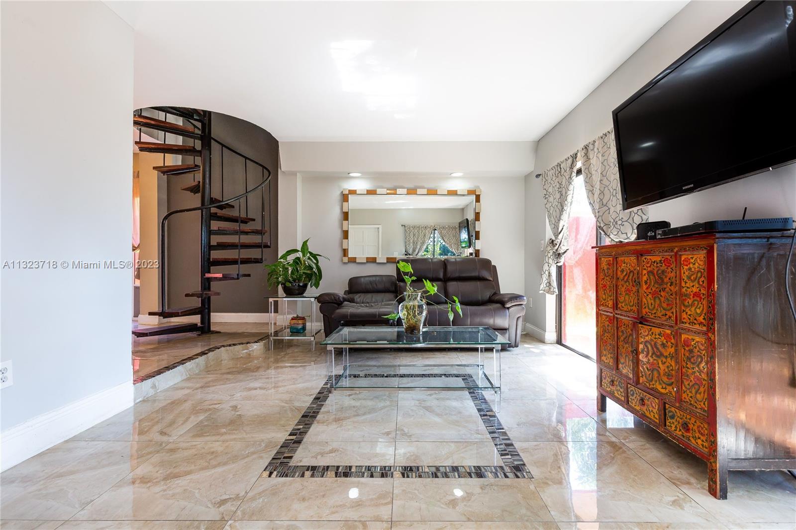 SOUTH BAY ESTATES - Residential Income