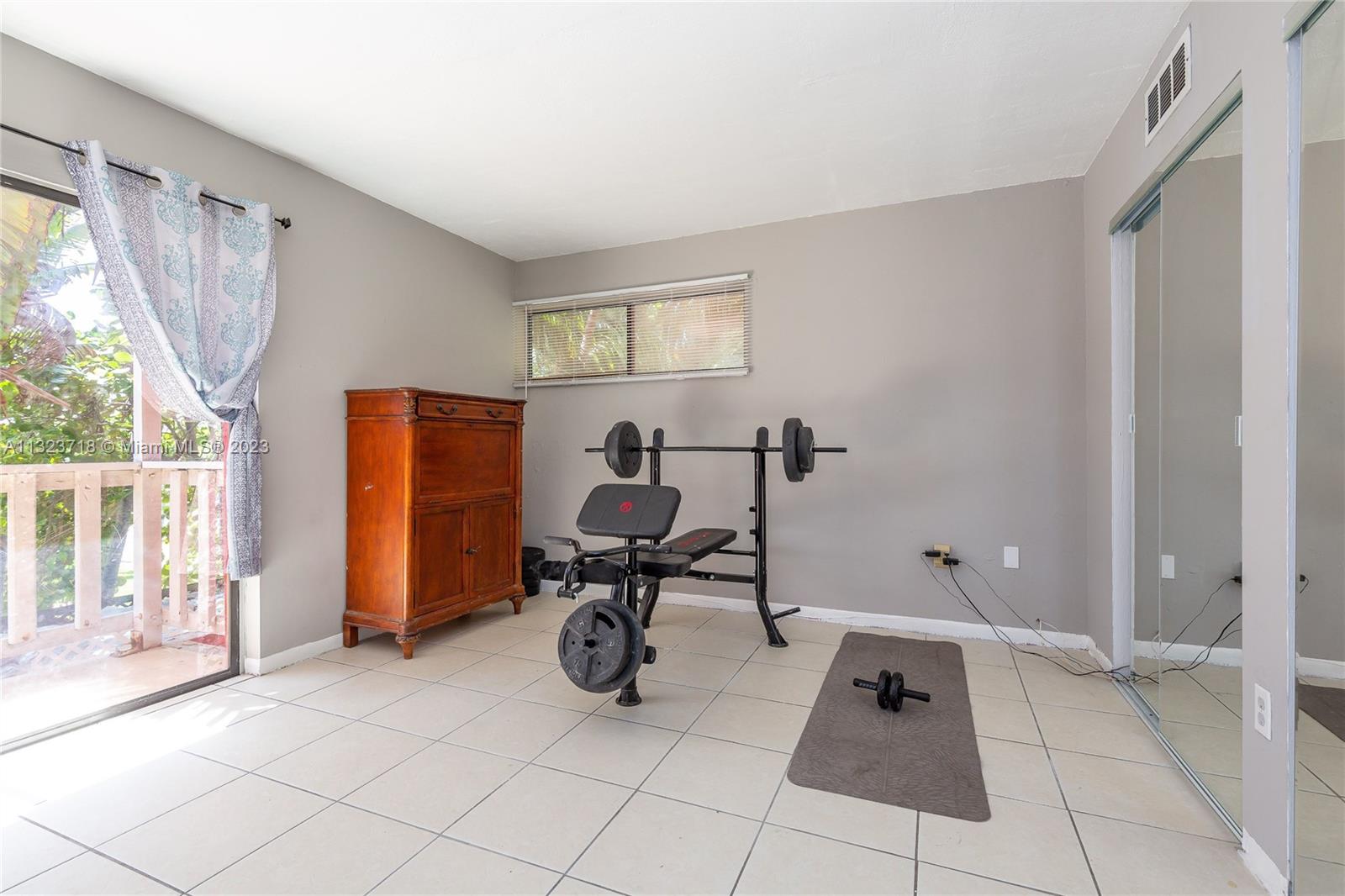 SOUTH BAY ESTATES - Residential Income