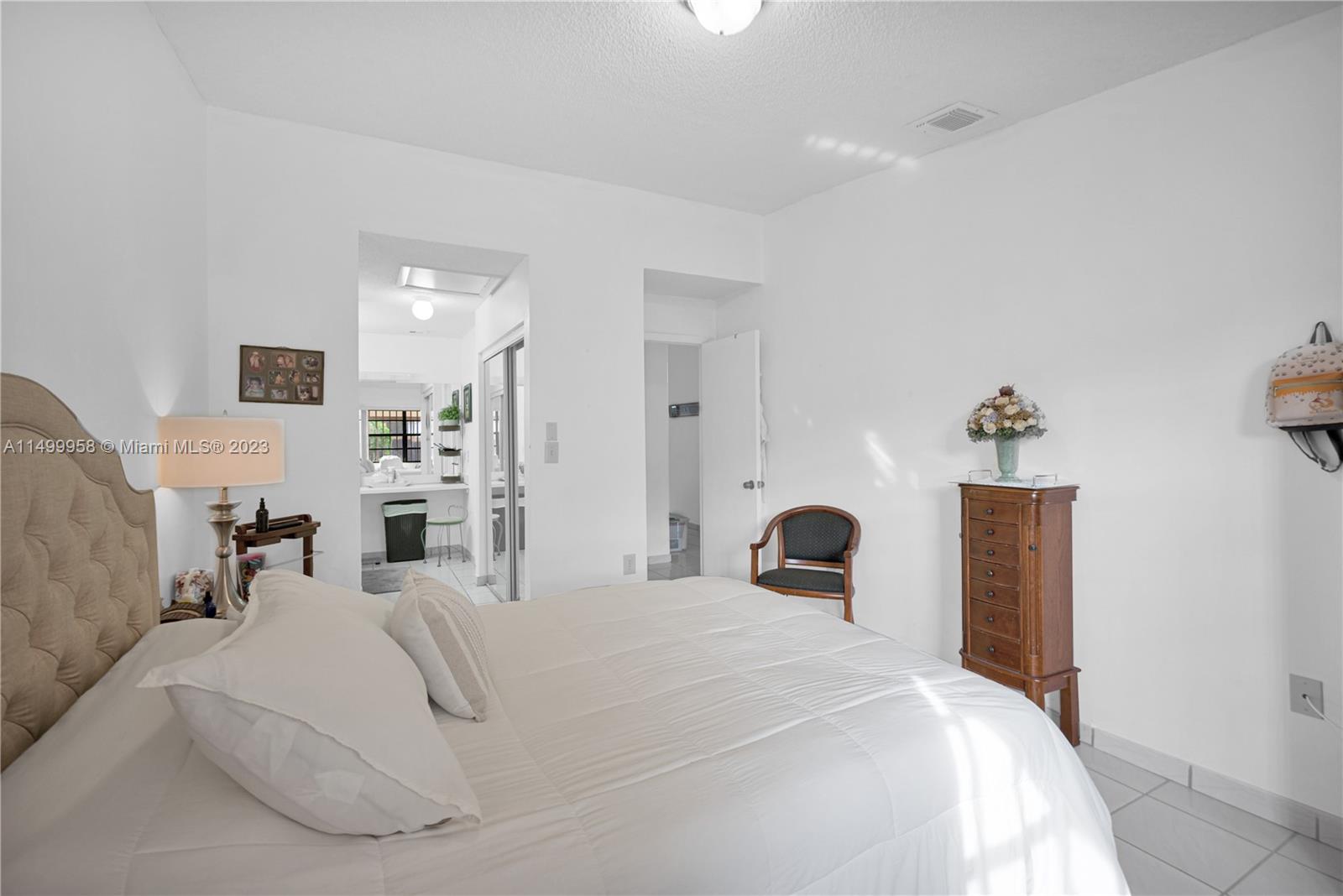 TAMIAMI LAKES TOWNHOUSES - Residential Lease