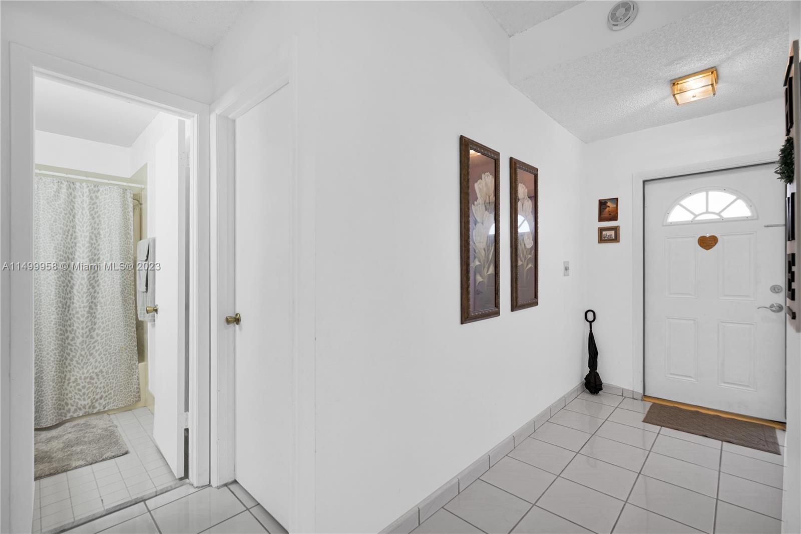 TAMIAMI LAKES TOWNHOUSES - Residential Lease