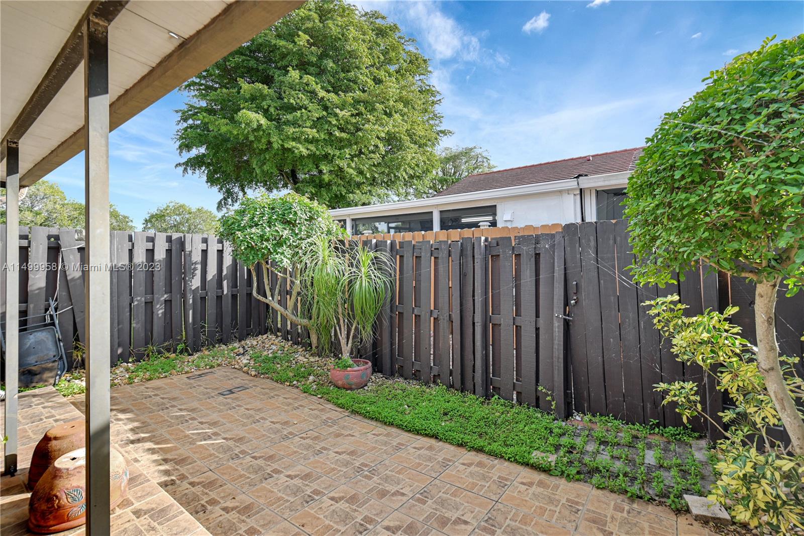 TAMIAMI LAKES TOWNHOUSES - Residential Lease