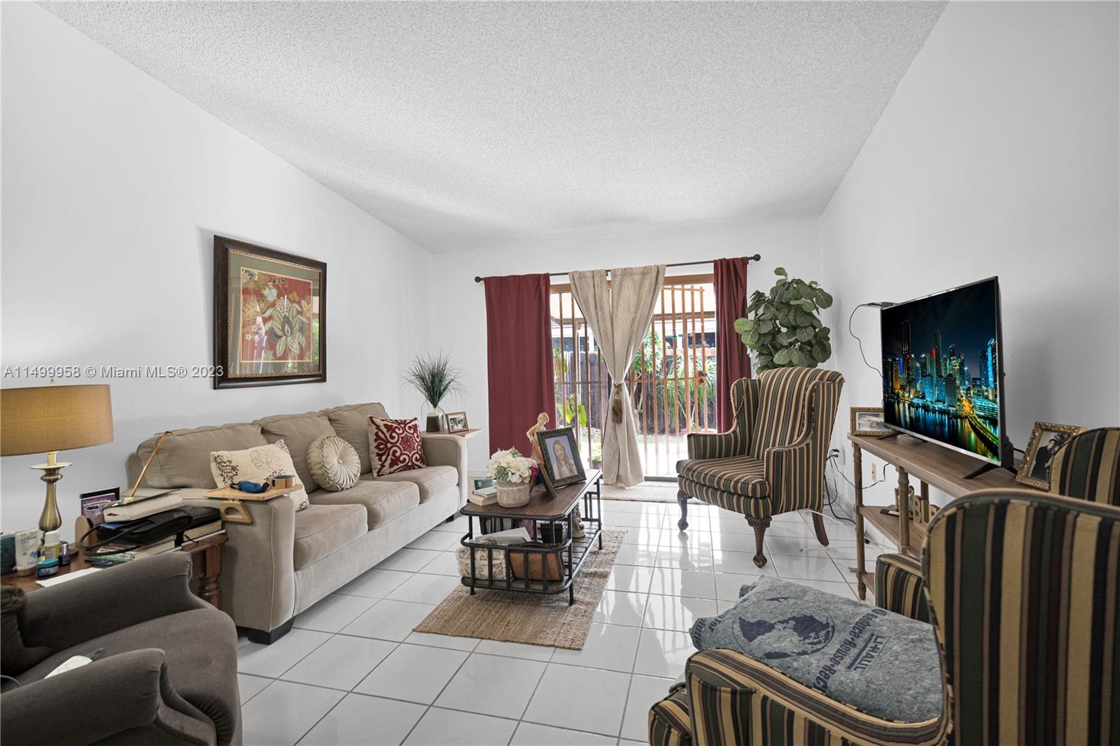 TAMIAMI LAKES TOWNHOUSES - Residential Lease