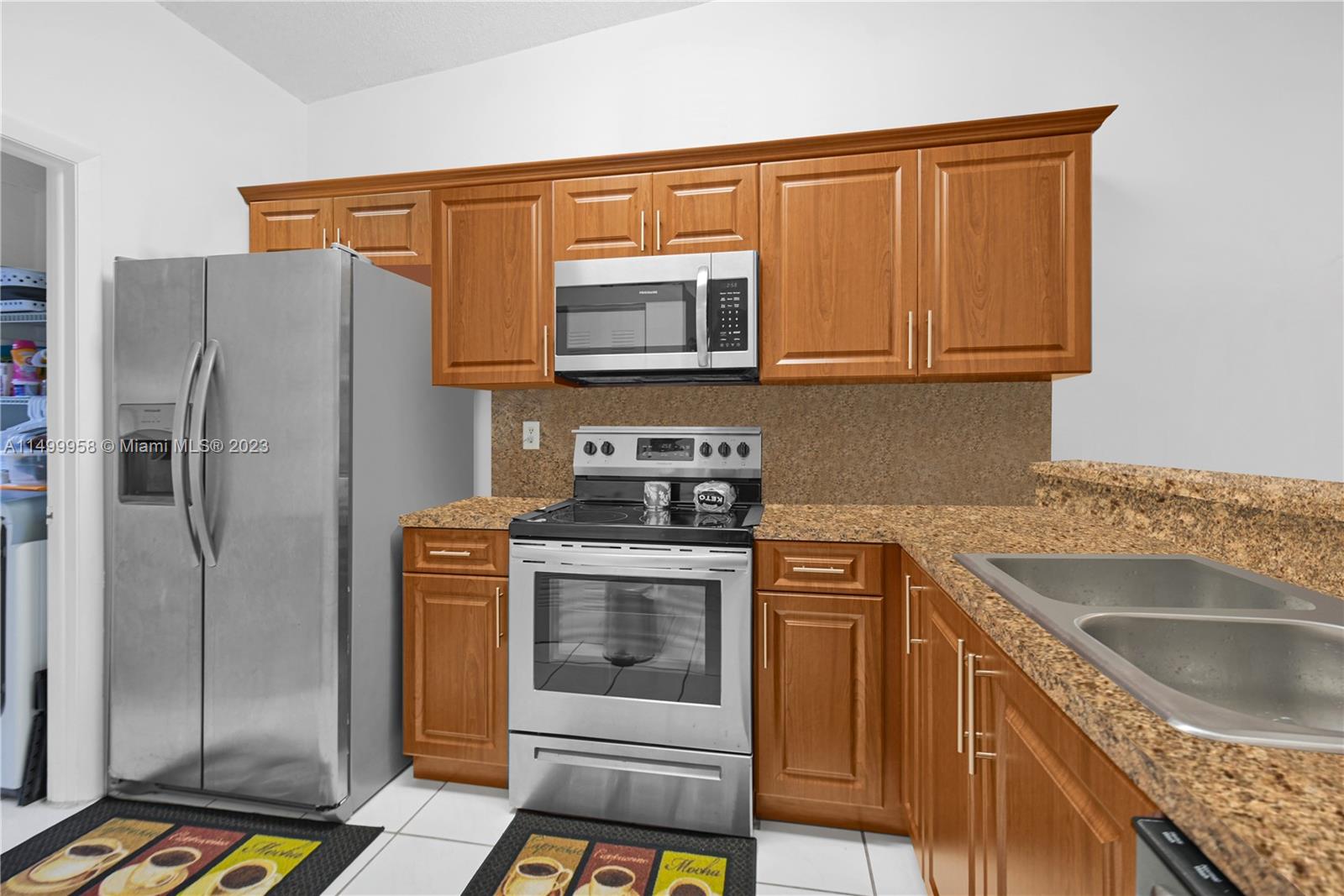 TAMIAMI LAKES TOWNHOUSES - Residential Lease