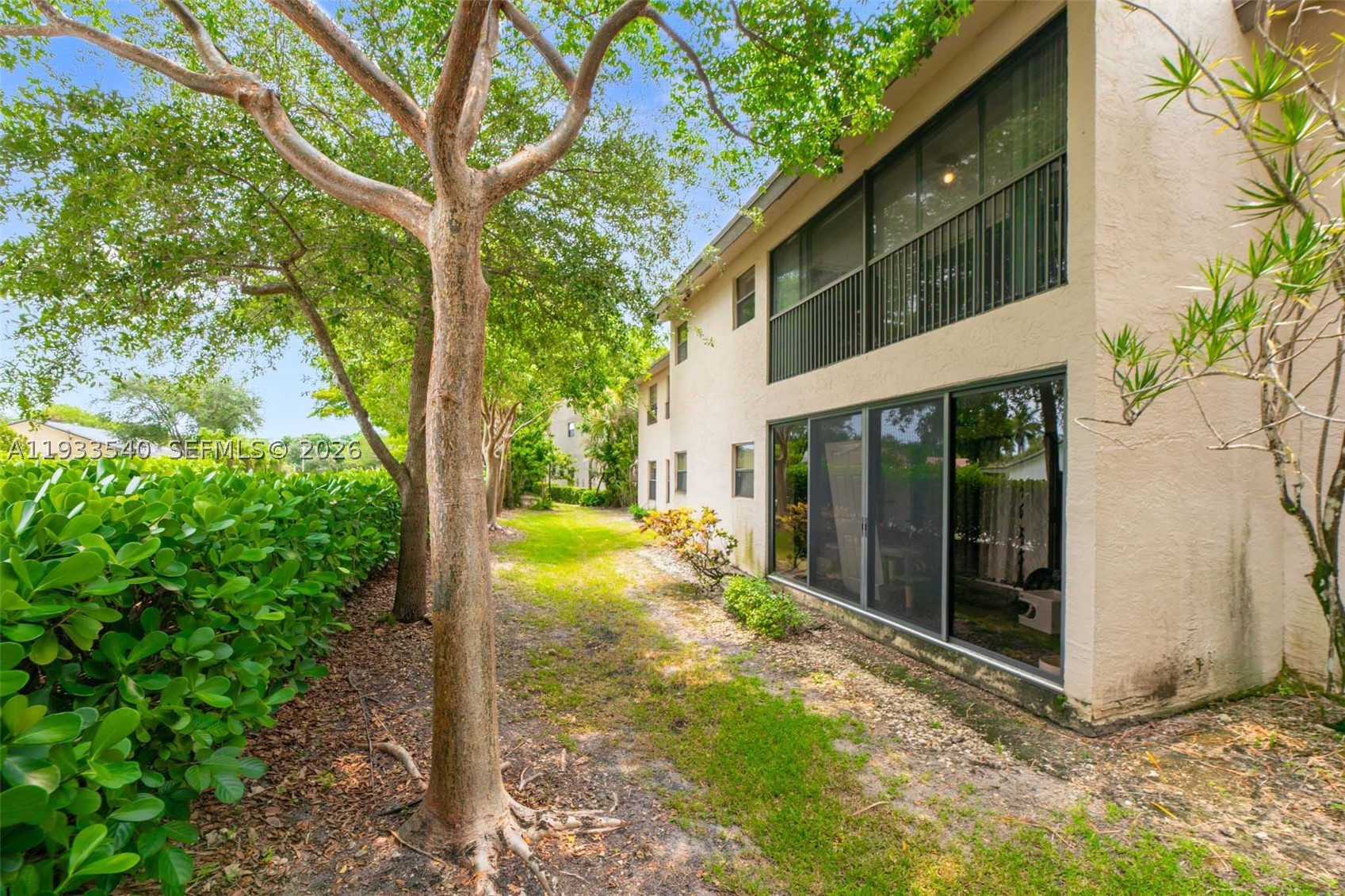 POND APPLE PLACE III COND - Residential