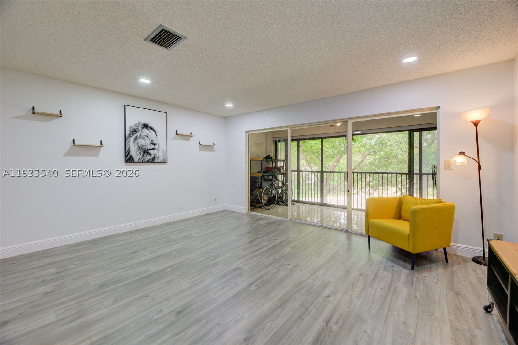 POND APPLE PLACE III COND - Residential