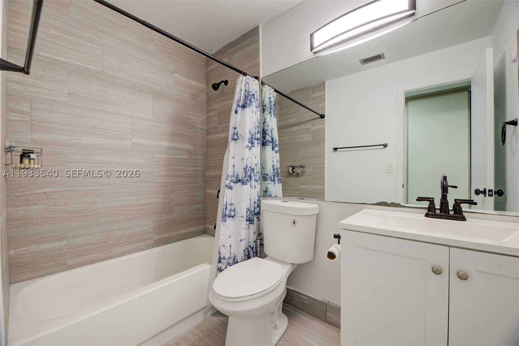POND APPLE PLACE III COND - Residential