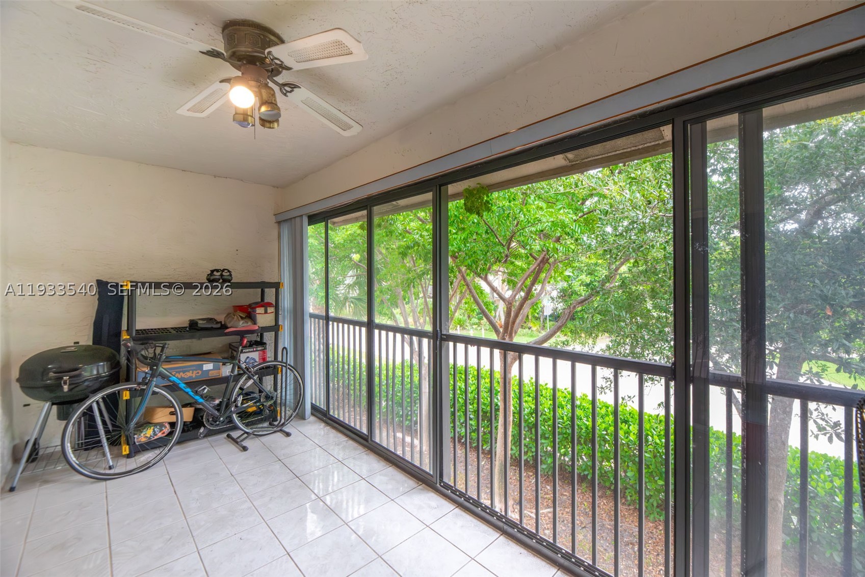 POND APPLE PLACE III COND - Residential