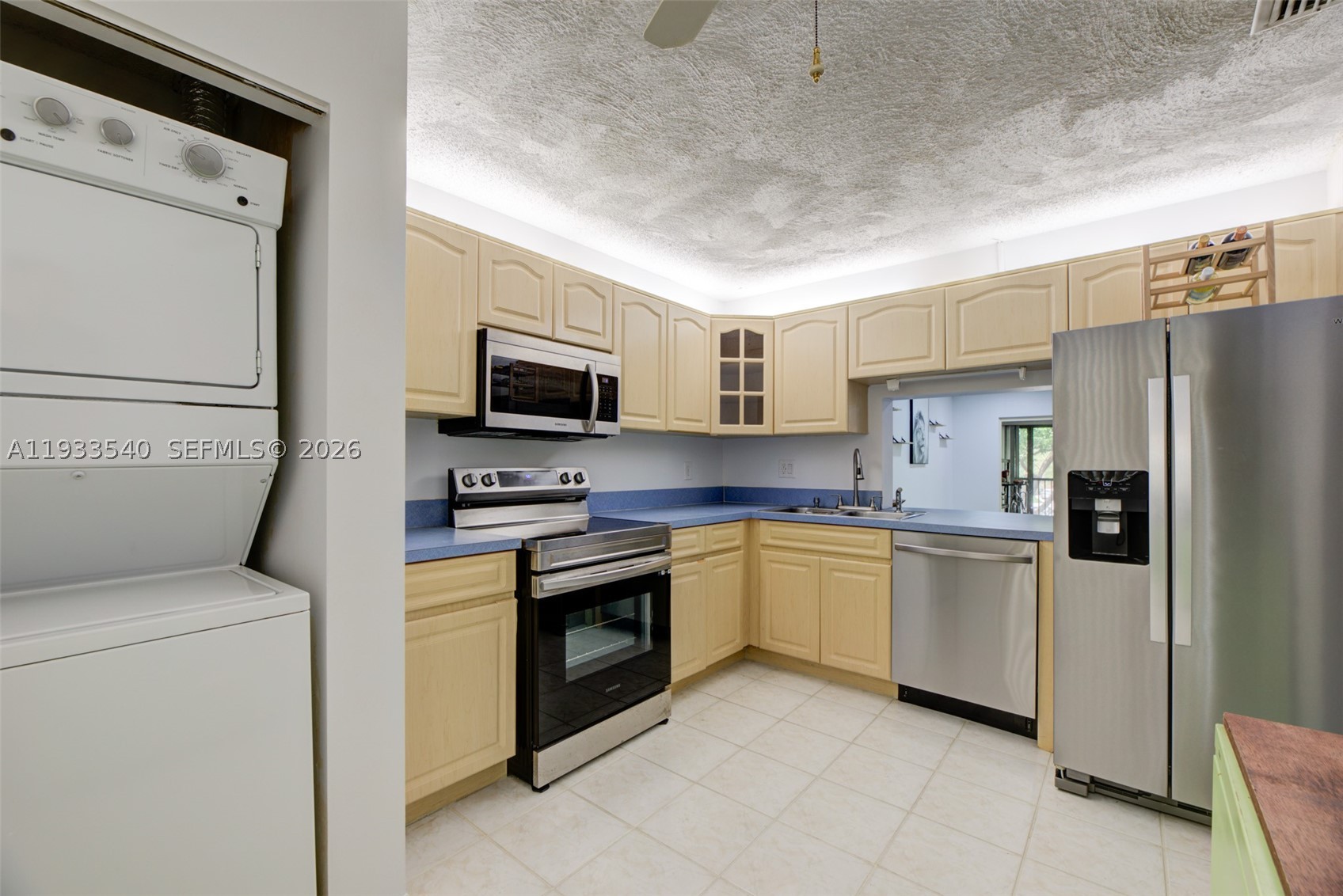 POND APPLE PLACE III COND - Residential