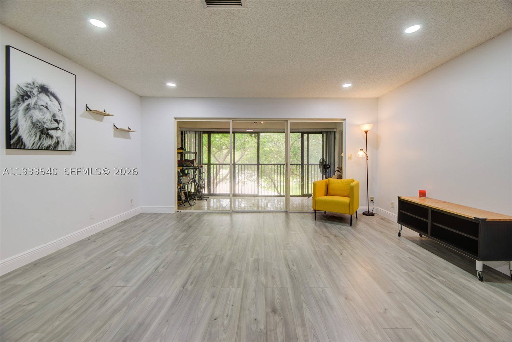 POND APPLE PLACE III COND - Residential