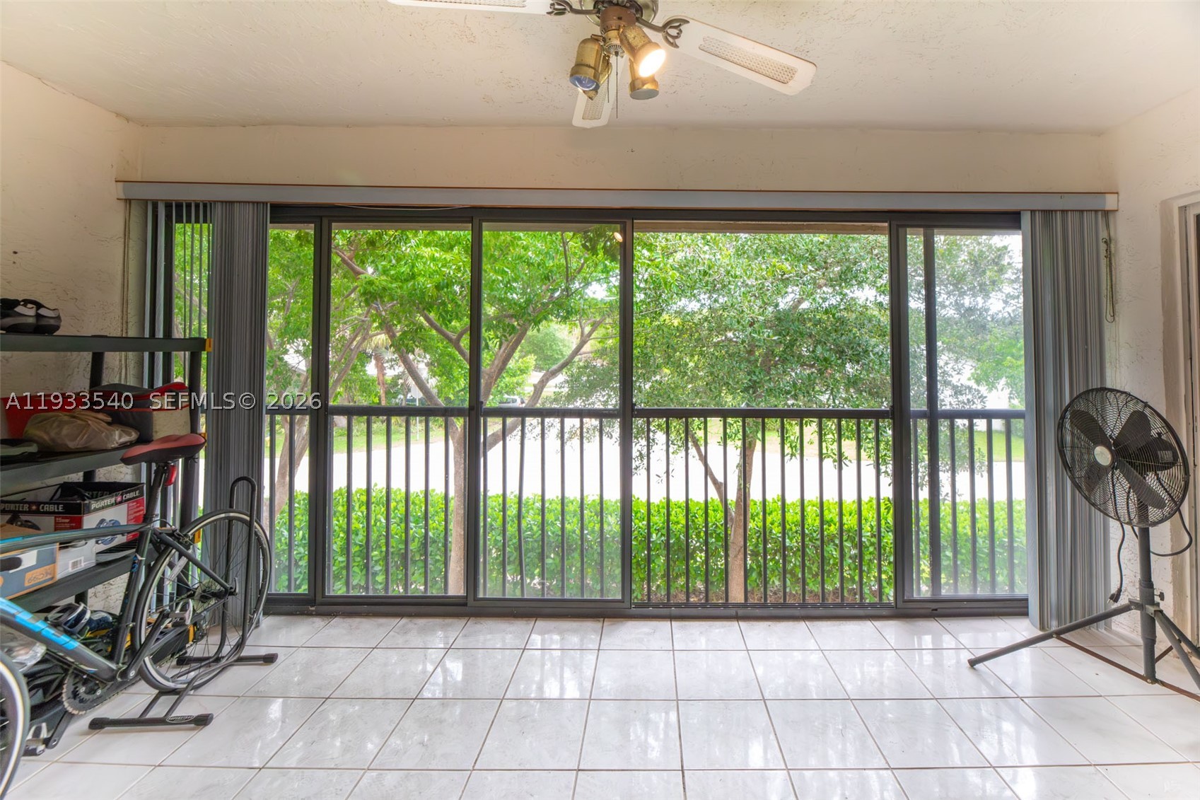 POND APPLE PLACE III COND - Residential