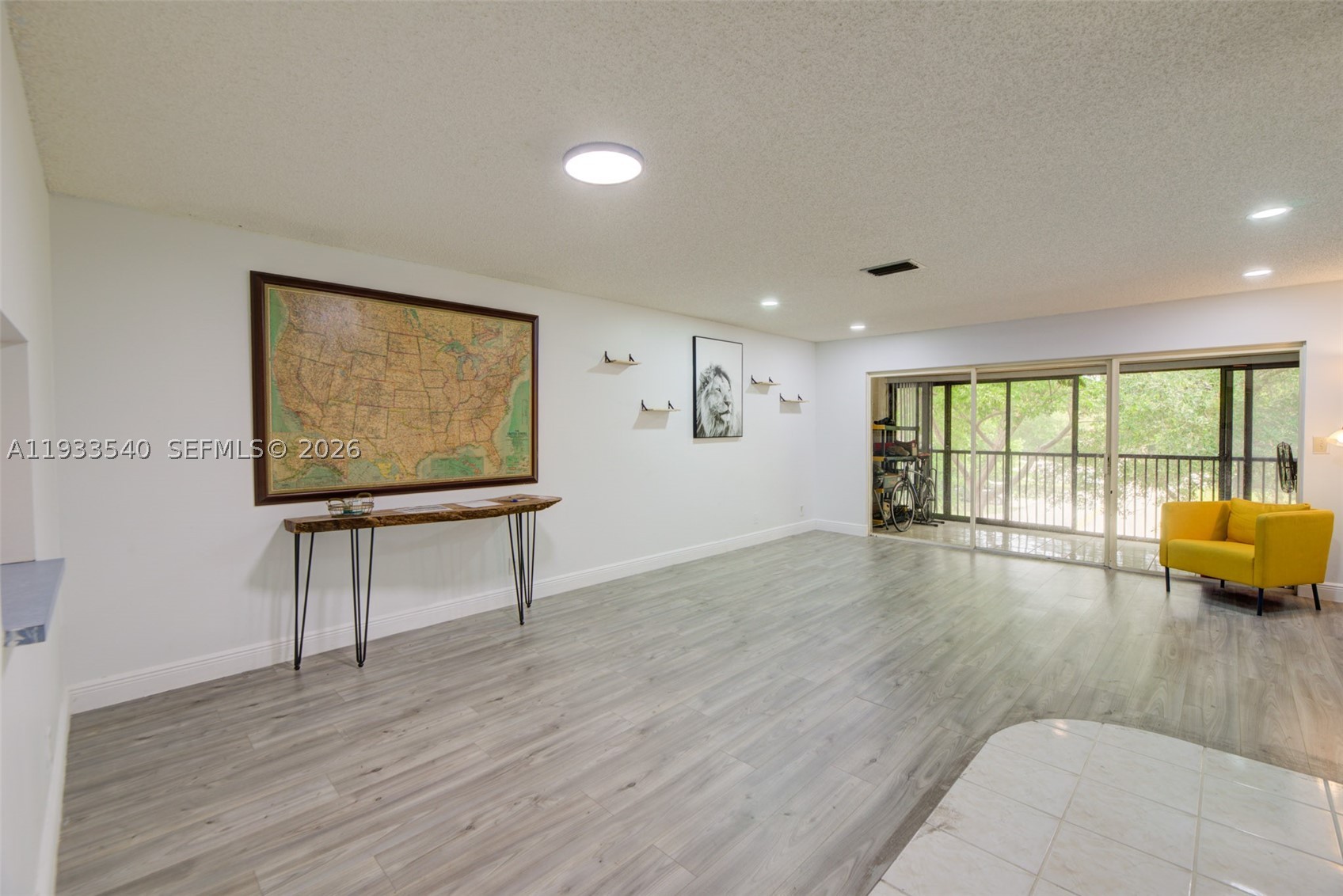 POND APPLE PLACE III COND - Residential