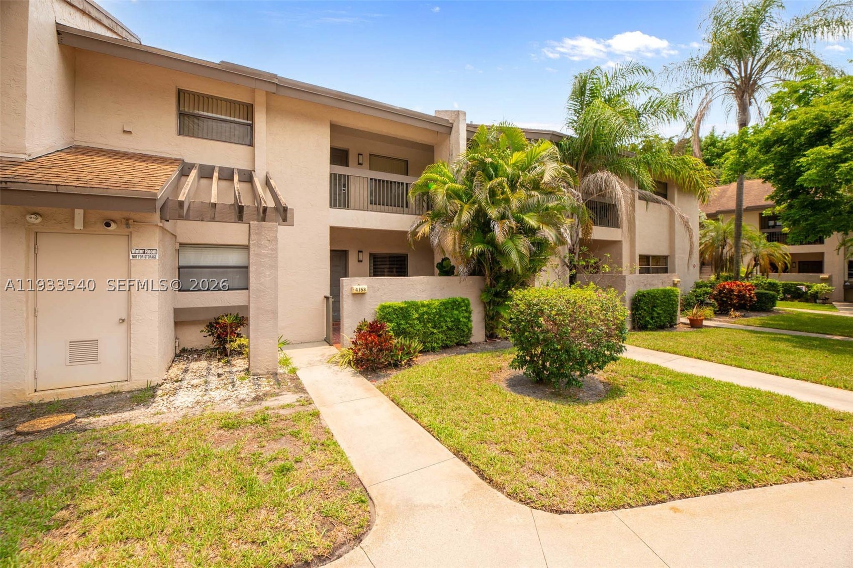 POND APPLE PLACE III COND - Residential