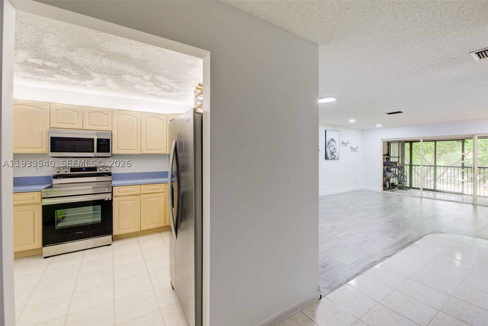 POND APPLE PLACE III COND - Residential