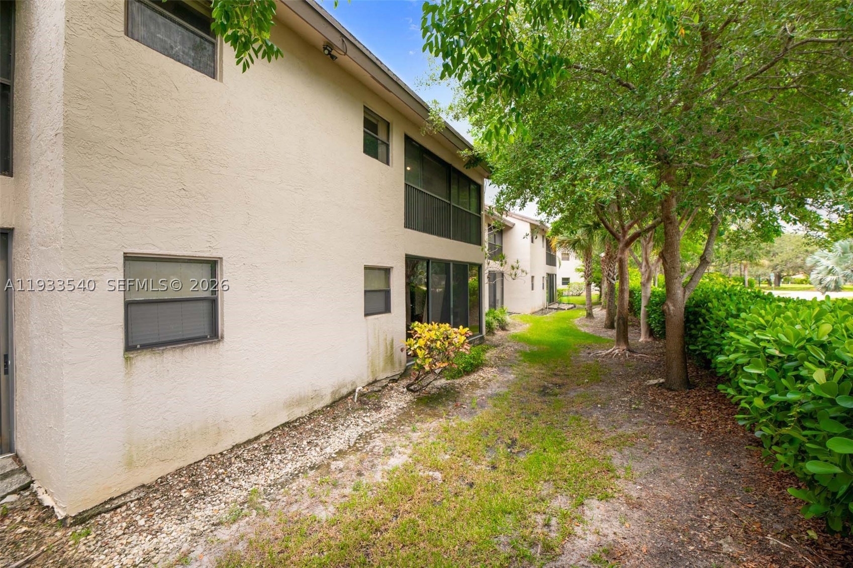 POND APPLE PLACE III COND - Residential