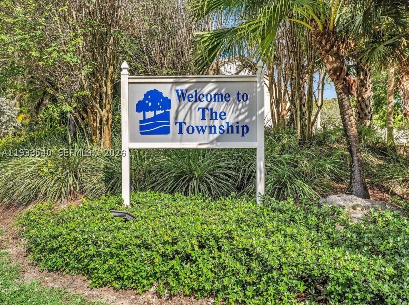 POND APPLE PLACE III COND - Residential