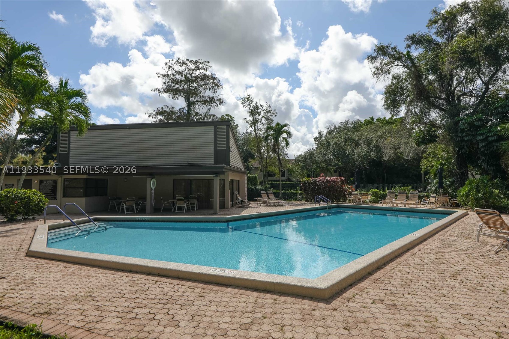 POND APPLE PLACE III COND - Residential
