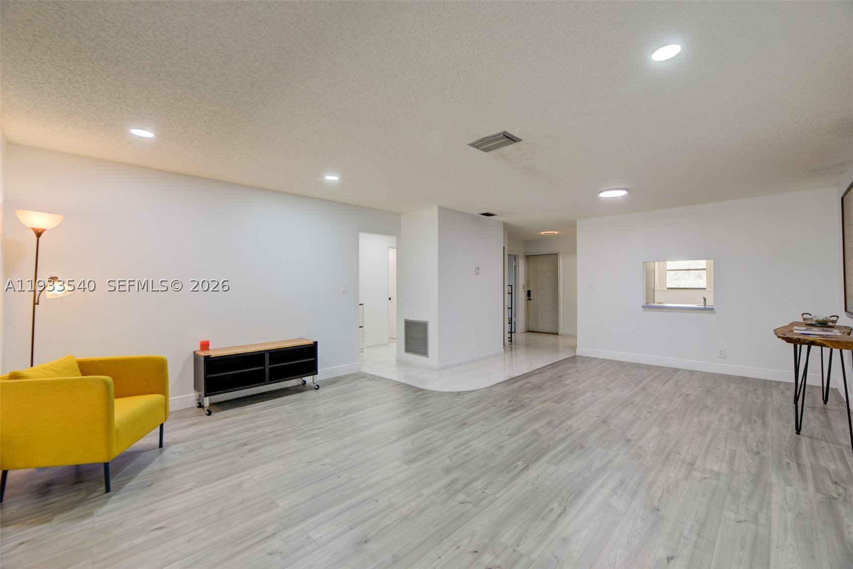 POND APPLE PLACE III COND - Residential