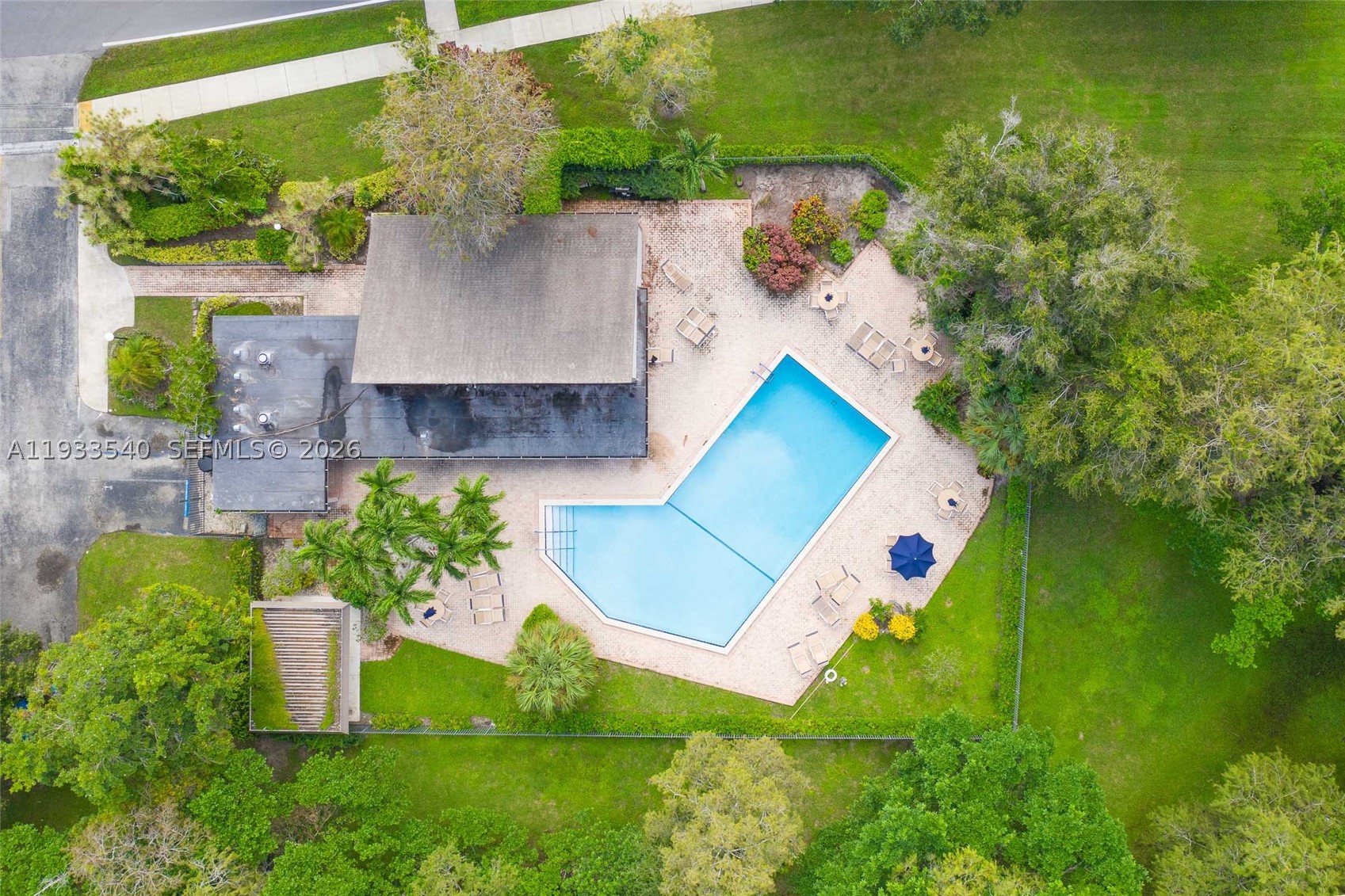 POND APPLE PLACE III COND - Residential