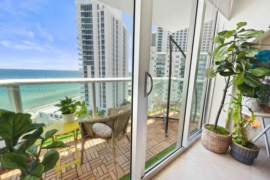 TIDES ON HOLLYWOOD BEACH - Residential