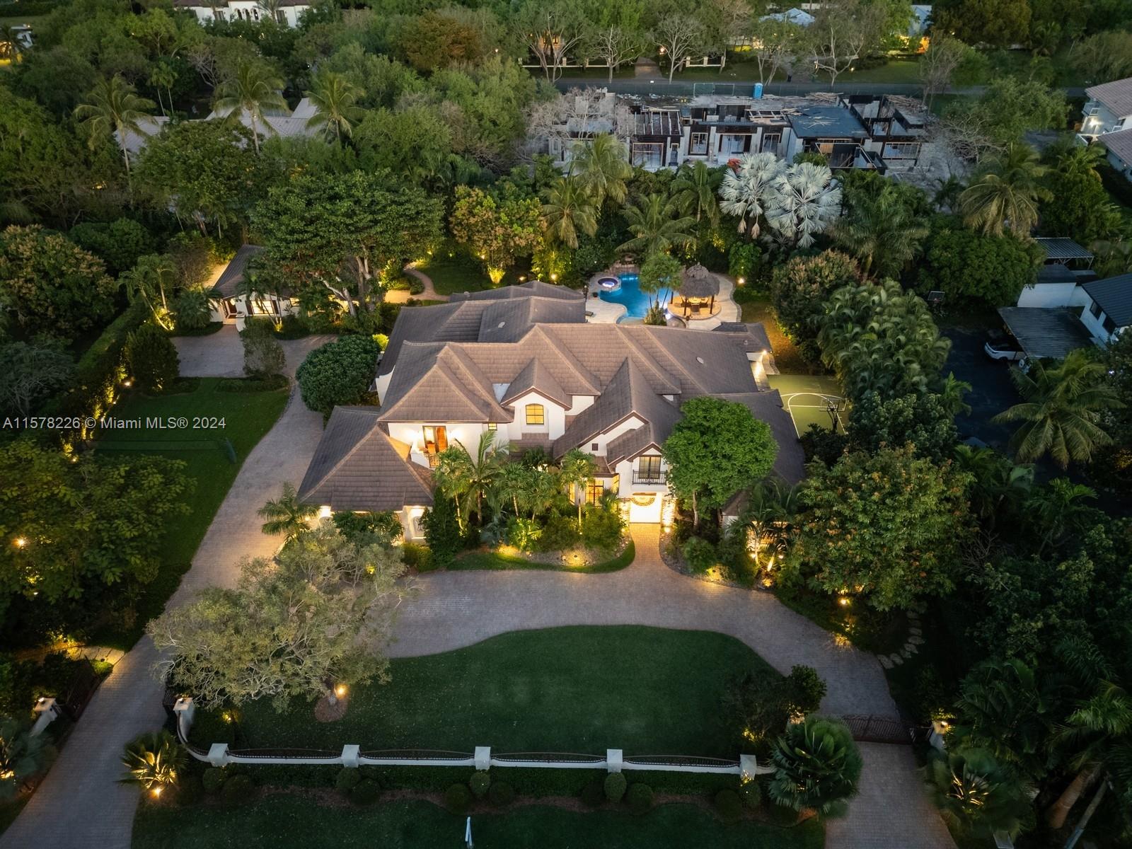 TOWN & RANCH ESTS - Residential